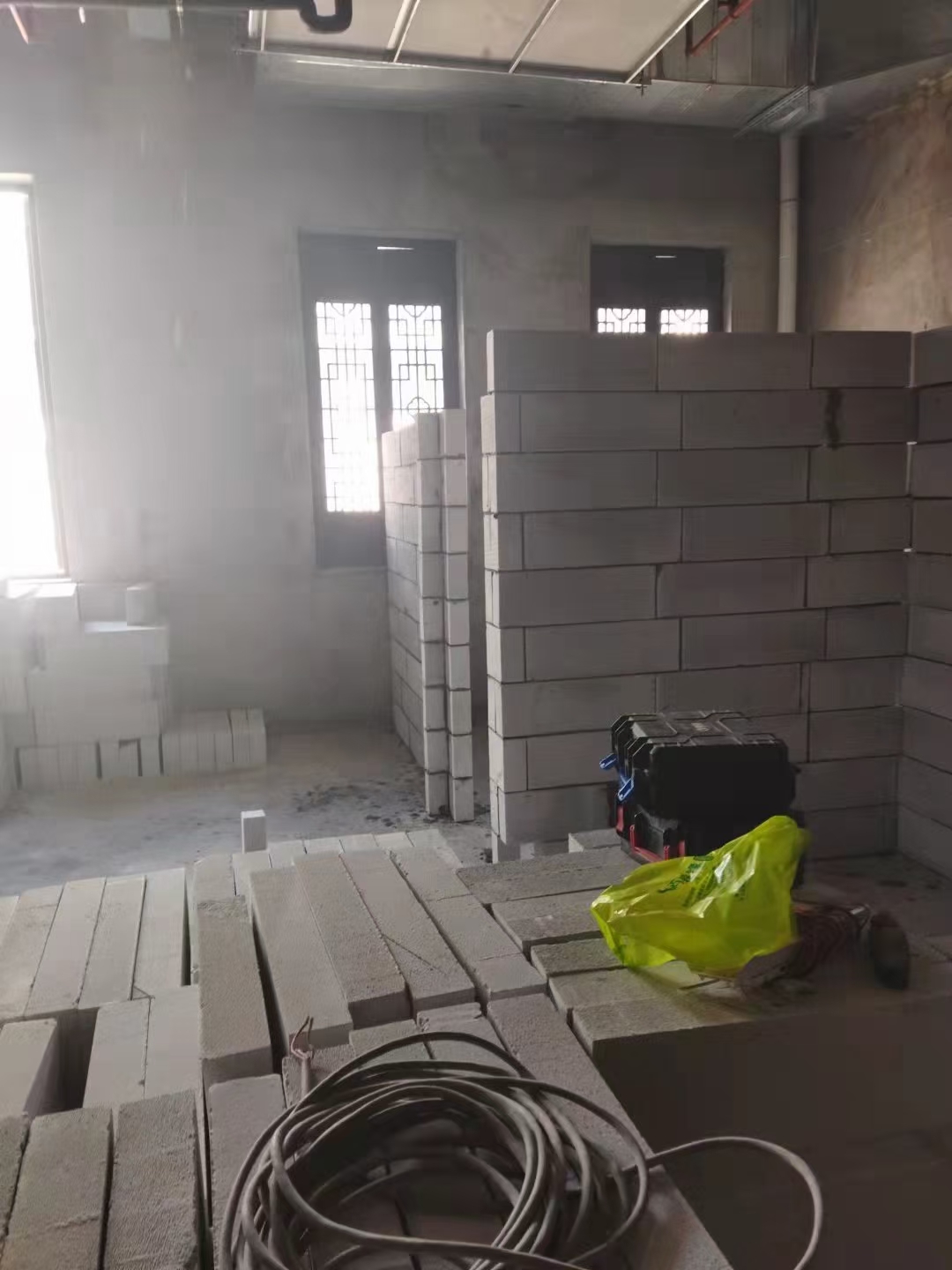 民宿轻质砖隔墙施工场景